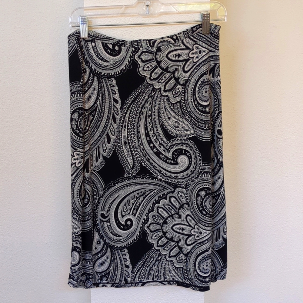 Ann Taylor Black White Paisley skirt, size small